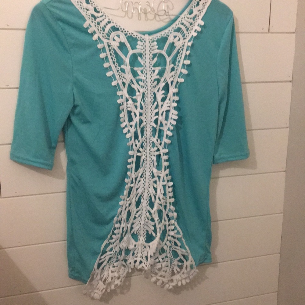 🌵Blue top with detail🌵